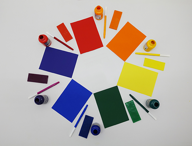 Farben im Farbkreis von Goethe angeordnet